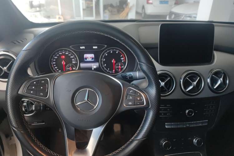 Used Mercedes-Benz B-Class 2018 B 200 Sport Edition Interior 3