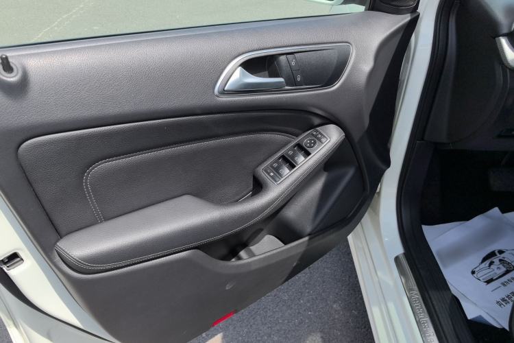 Used Mercedes-Benz B-Class 2018 B 200 Sport Edition Interior 4