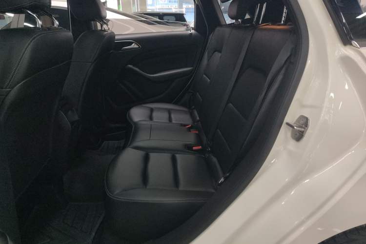 Used Mercedes-Benz B-Class 2018 B 200 Sport Edition Interior 4