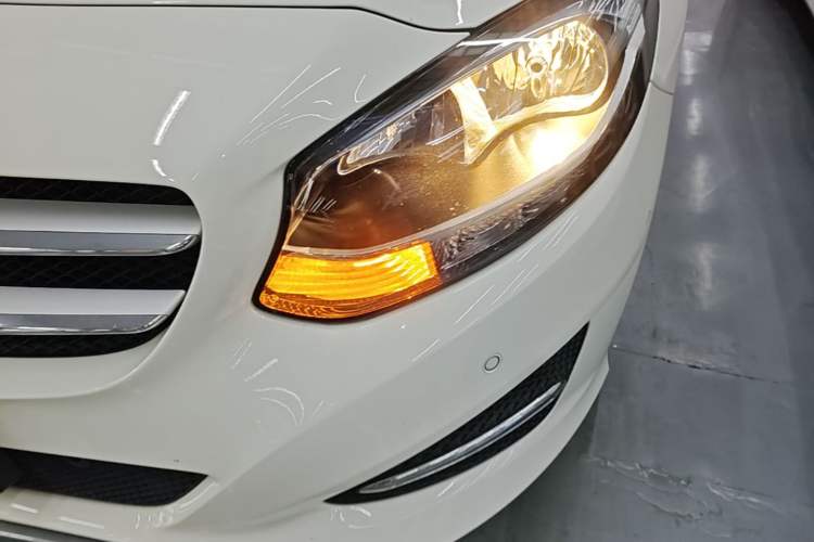Used Mercedes-Benz B-Class 2018 B 200 Sport Edition Left Front Headlight