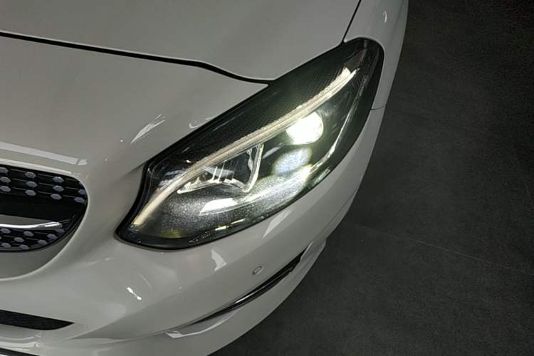 Used Mercedes-Benz B-Class 2018 B 200 Fashion Model Left Front Headlight