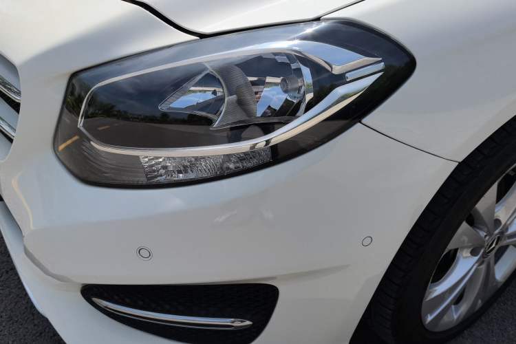 Used Mercedes-Benz B-Class 2018 B 200 Sport Edition Left Front Headlight