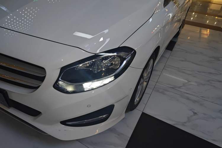Used Mercedes-Benz B-Class 2018 B 200 Sport Edition Left Front Headlight