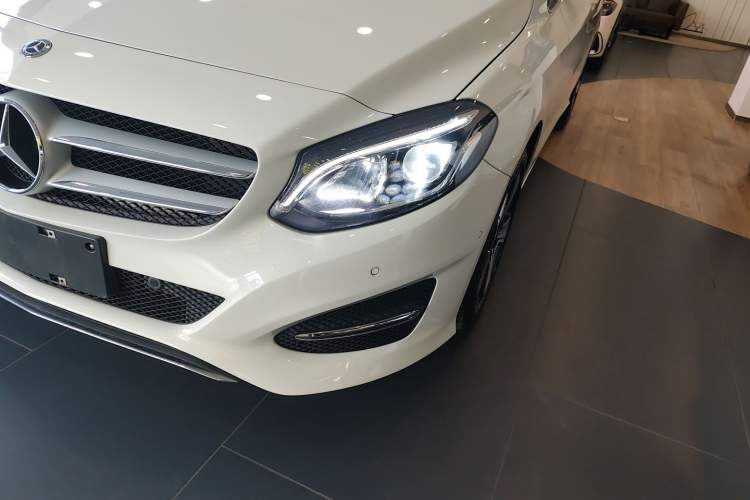 Used Mercedes-Benz B-Class 2018 B 200 Fashion Model Left Front Headlight