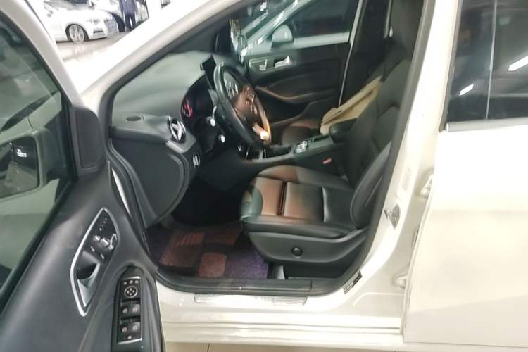 Used Mercedes-Benz B-Class 2018 B 200 Fashion Model Left Front Seat