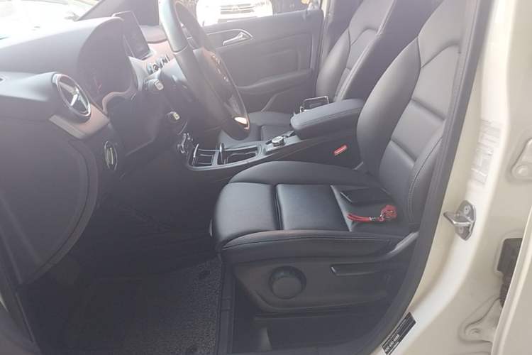 Used Mercedes-Benz B-Class 2018 B 200 Sport Edition Left Front Seat