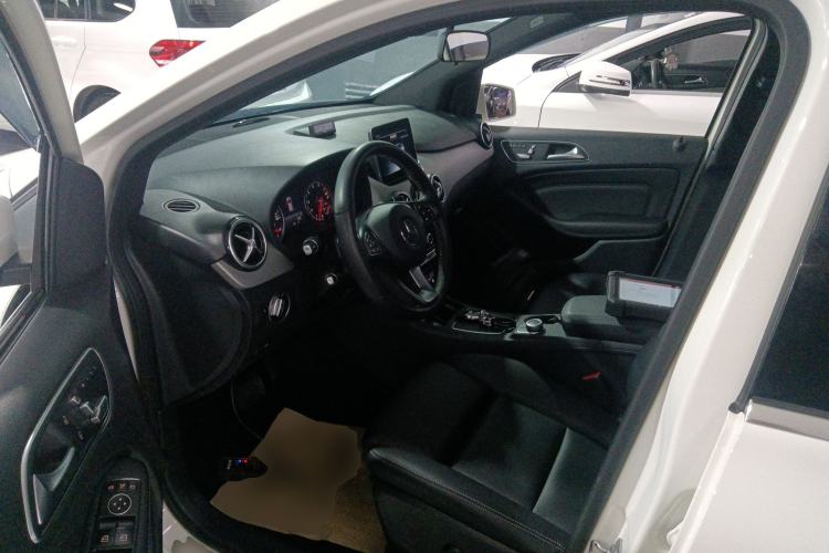 Used Mercedes-Benz B-Class 2018 B 200 Fashion Model Left Front Seat
