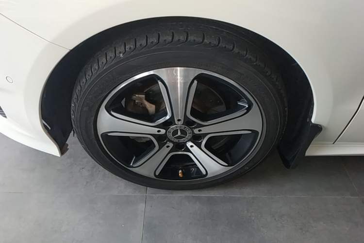 Used Mercedes-Benz B-Class 2018 B 200 Fashion Model Left Front Wheel Hub