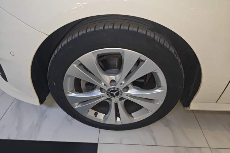 Used Mercedes-Benz B-Class 2018 B 200 Sport Edition Left Front Wheel Hub