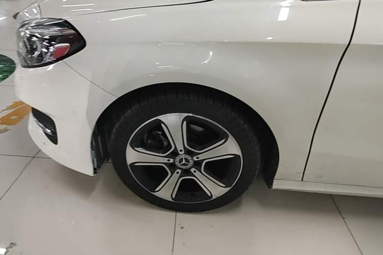 Used Mercedes-Benz B-Class 2018 B 200 Fashion Model Left Front Wheel Hub