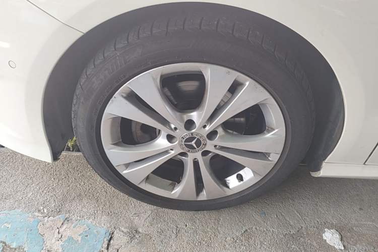 Used Mercedes-Benz B-Class 2018 B 200 Sport Edition Left Front Wheel Hub