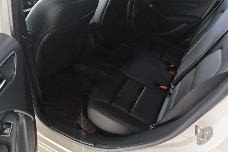 Used Mercedes-Benz B-Class 2018 B 200 Sport Edition Left Rear Seat
