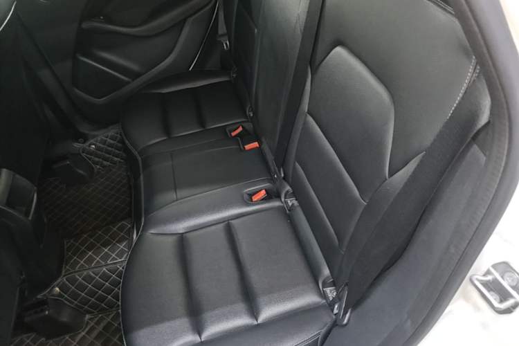 Used Mercedes-Benz B-Class 2018 B 200 Sport Edition Left Rear Seat