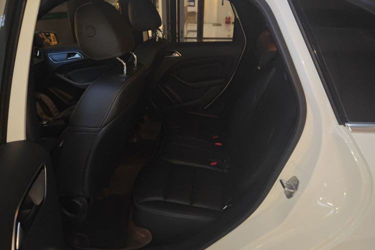 Used Mercedes-Benz B-Class 2018 B 200 Sport Edition Left Rear Seat
