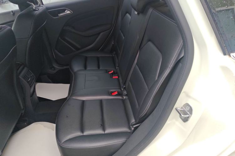 Used Mercedes-Benz B-Class 2018 B 200 Fashion Model Left Rear Seat