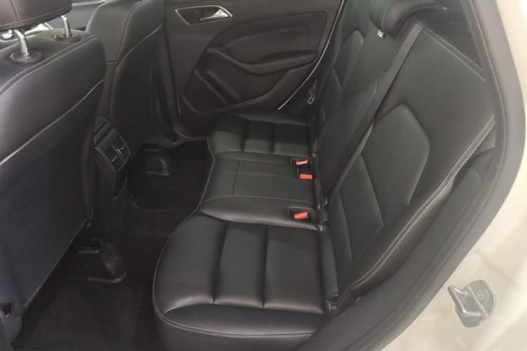 Used Mercedes-Benz B-Class 2018 B 200 Fashion Model Left Rear Seat