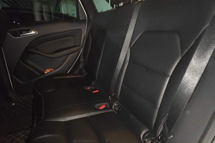 Used Mercedes-Benz B-Class 2018 B 200 Sport Edition Left Rear Seat