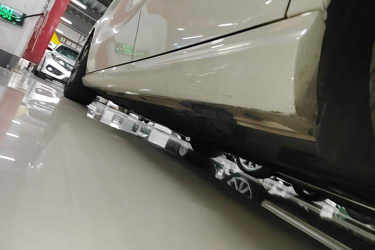 Used Mercedes-Benz B-Class 2018 B 200 Fashion Model Left Side Sill