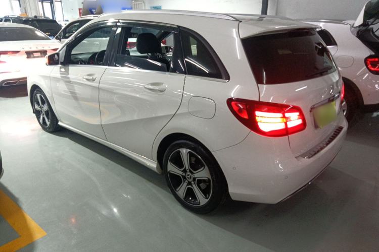 Used Mercedes-Benz B-Class 2018 B 200 Fashion Model Left Side