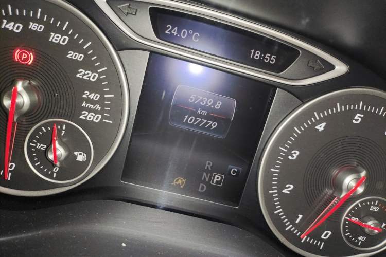 Used Mercedes-Benz B-Class 2018 B 200 Sport Edition Odometer Close Up