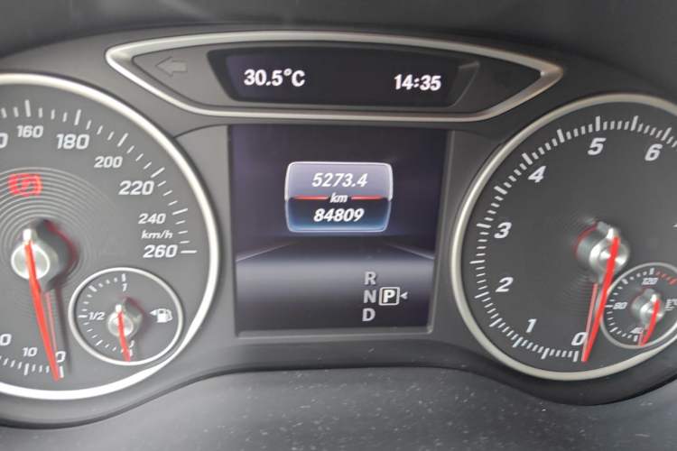 Used Mercedes-Benz B-Class 2018 B 200 Sport Edition Odometer Close Up
