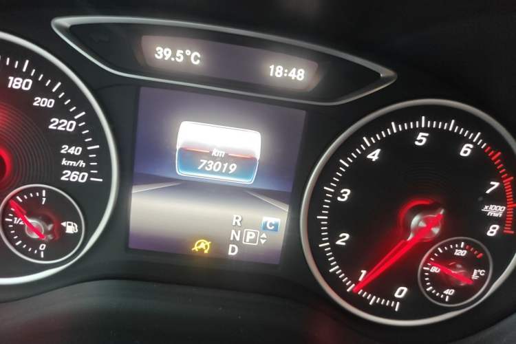 Used Mercedes-Benz B-Class 2018 B 200 Fashion Model Odometer Close Up