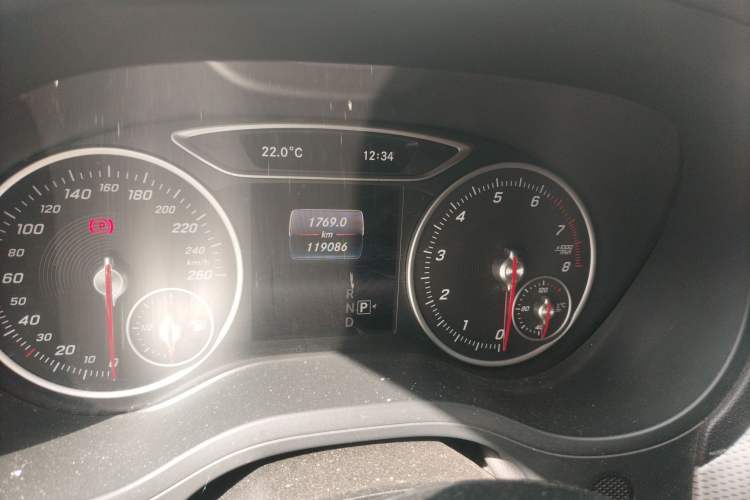 Used Mercedes-Benz B-Class 2018 B 200 Sport Edition Odometer Close Up