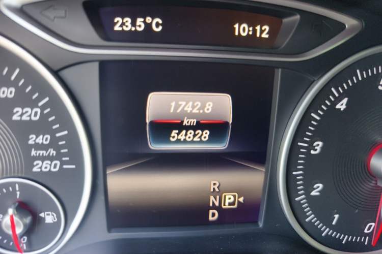 Used Mercedes-Benz B-Class 2018 B 200 Fashion Model Odometer Close Up