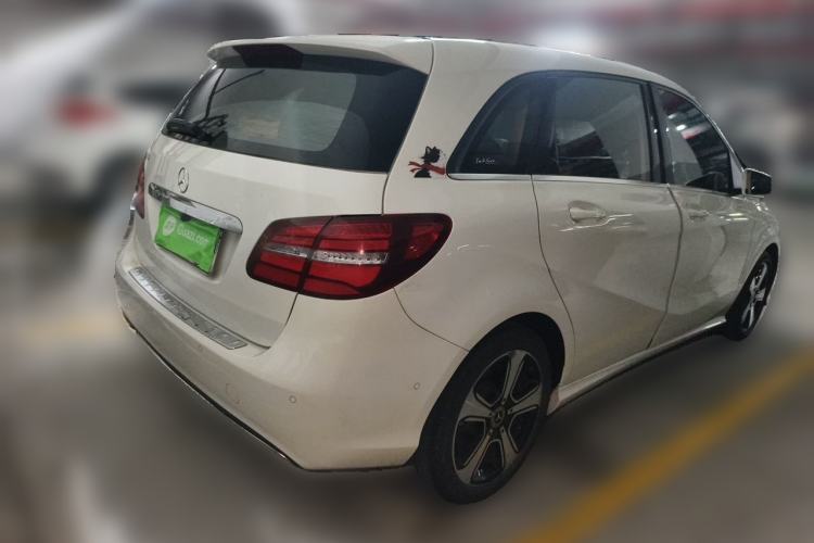 Used Mercedes-Benz B-Class 2018 B 200 Fashion Model Rear Right 45 Deg