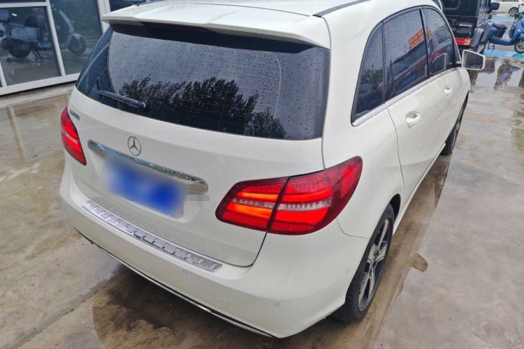 Used Mercedes-Benz B-Class 2018 B 200 Fashion Model Rear Right 45 Deg