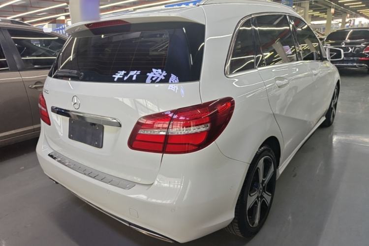 Used Mercedes-Benz B-Class 2018 B 200 Fashion Model Rear Right 45 Deg