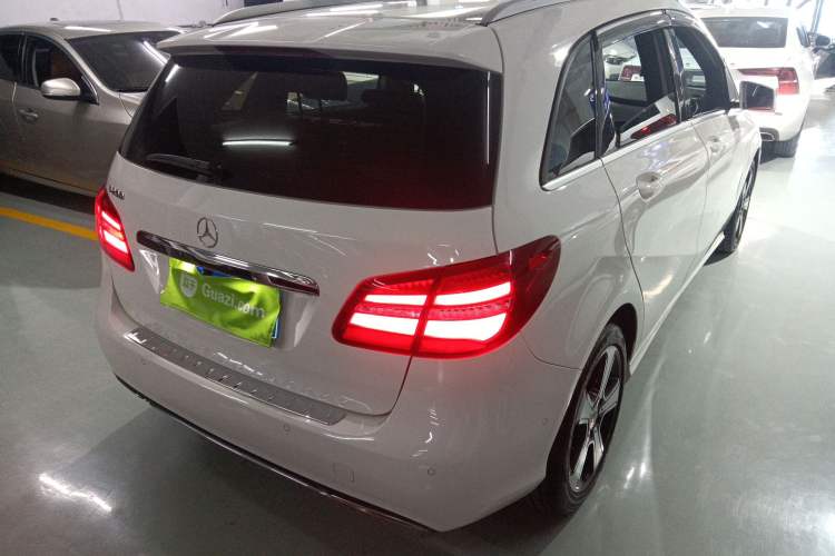 Used Mercedes-Benz B-Class 2018 B 200 Fashion Model Rear Right 45 Deg