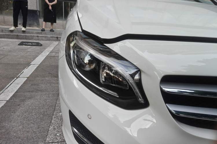 Used Mercedes-Benz B-Class 2018 B 200 Fashion Model Right Front Headlight