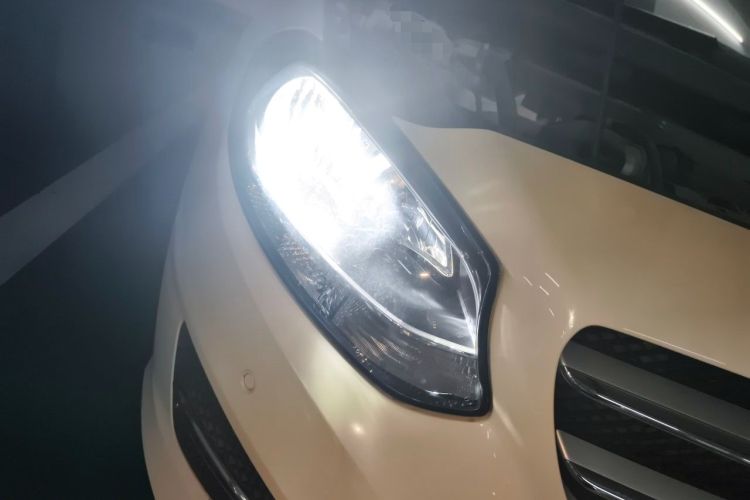 Used Mercedes-Benz B-Class 2018 B 200 Sport Edition Right Front Headlight