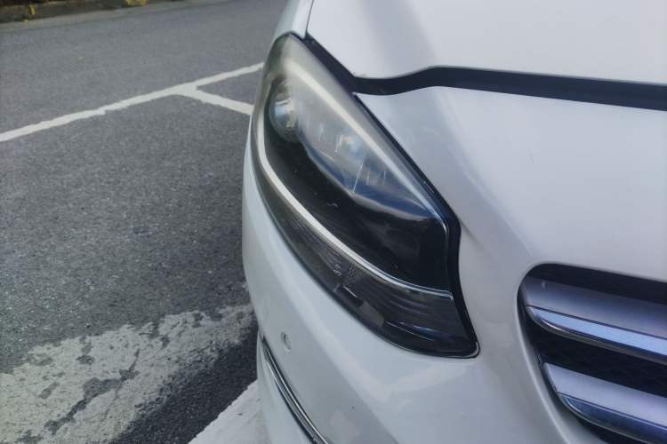 Used Mercedes-Benz B-Class 2018 B 200 Sport Edition Right Front Headlight