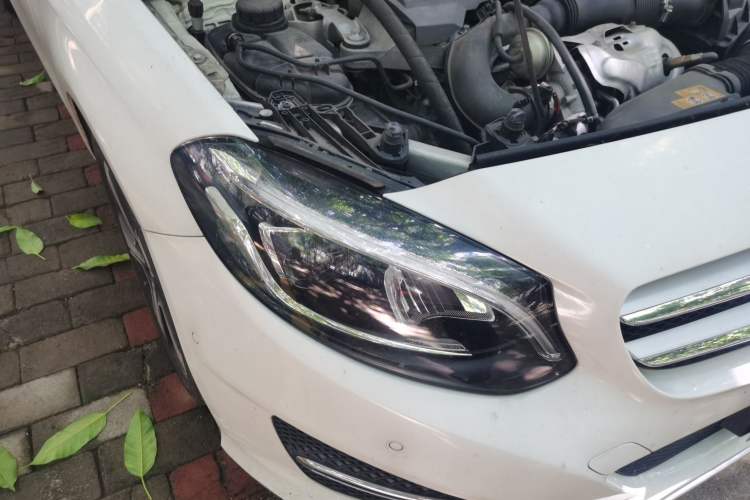 Used Mercedes-Benz B-Class 2018 B 200 Sport Edition Right Front Headlight