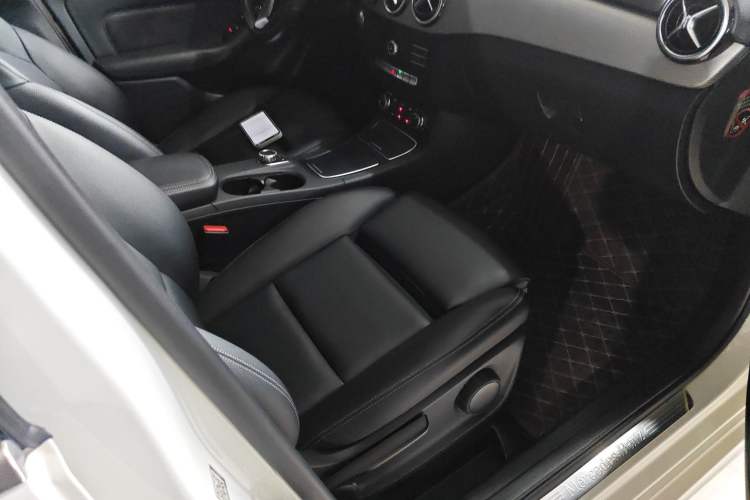 Used Mercedes-Benz B-Class 2018 B 200 Sport Edition Right Front Seat