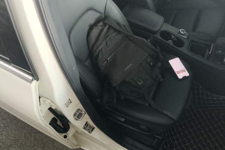 Used Mercedes-Benz B-Class 2018 B 200 Sport Edition Right Front Seat