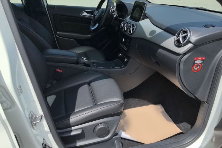 Used Mercedes-Benz B-Class 2018 B 200 Sport Edition Right Front Seat