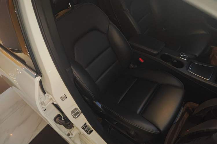 Used Mercedes-Benz B-Class 2018 B 200 Sport Edition Right Front Seat