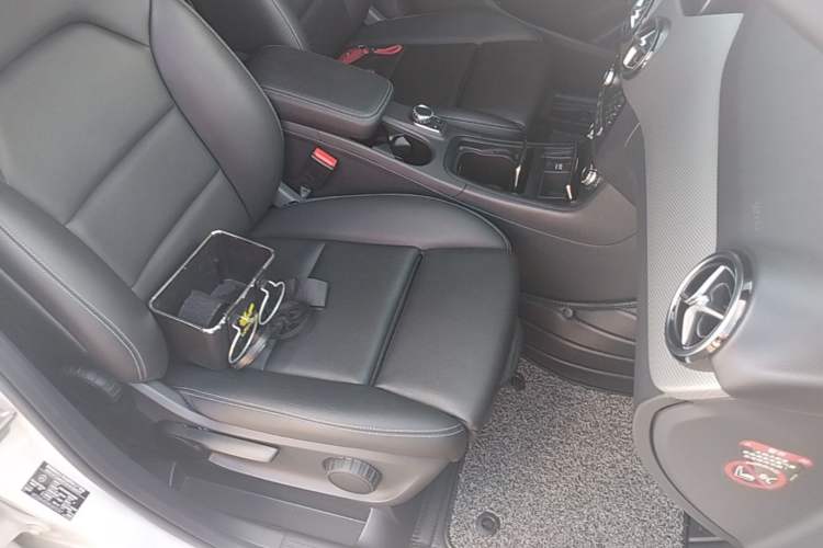 Used Mercedes-Benz B-Class 2018 B 200 Sport Edition Right Front Seat