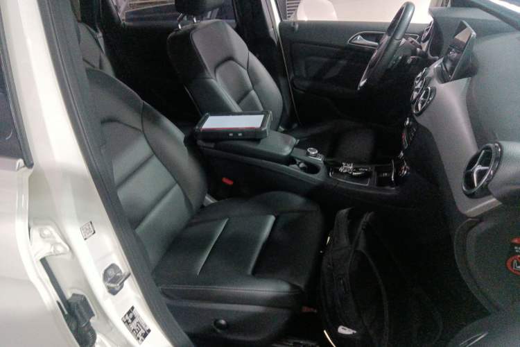 Used Mercedes-Benz B-Class 2018 B 200 Fashion Model Right Front Seat