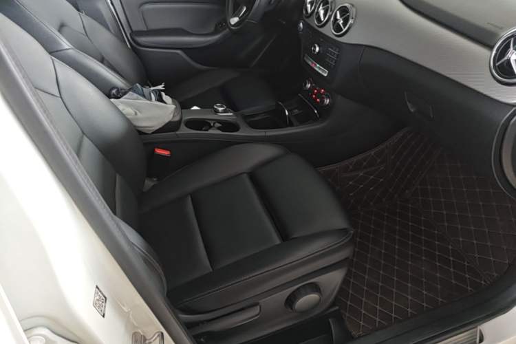 Used Mercedes-Benz B-Class 2018 B 200 Sport Edition Right Front Seat