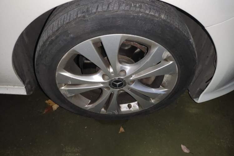 Used Mercedes-Benz B-Class 2018 B 200 Sport Edition Right Front Wheel Hub