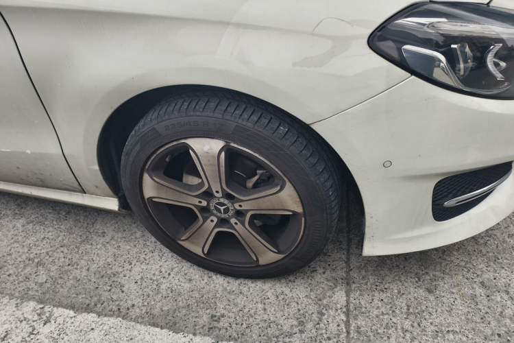 Used Mercedes-Benz B-Class 2018 B 200 Fashion Model Right Front Wheel Hub
