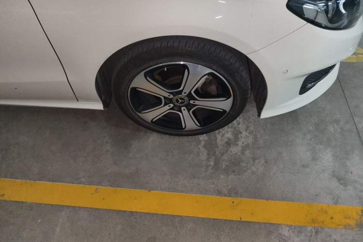 Used Mercedes-Benz B-Class 2018 B 200 Fashion Model Right Front Wheel Hub