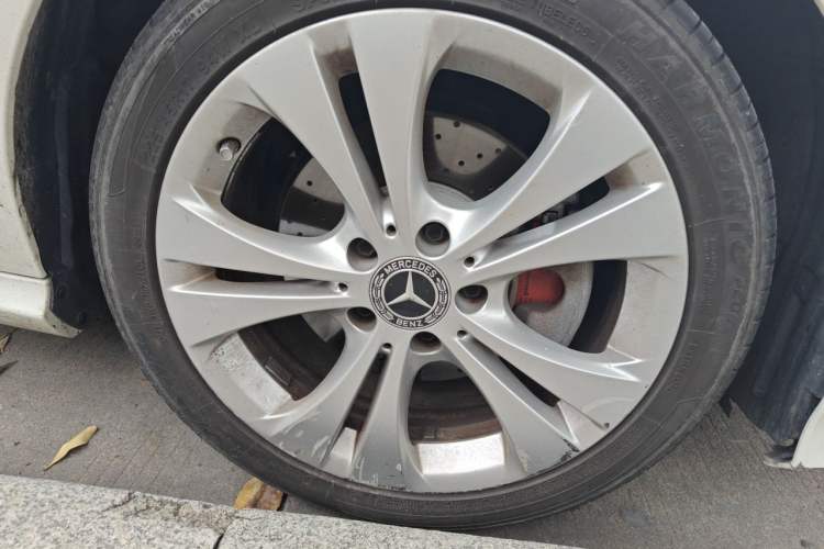 Used Mercedes-Benz B-Class 2018 B 200 Sport Edition Right Front Wheel Hub