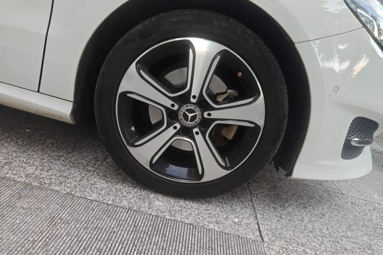 Used Mercedes-Benz B-Class 2018 B 200 Fashion Model Right Front Wheel Hub