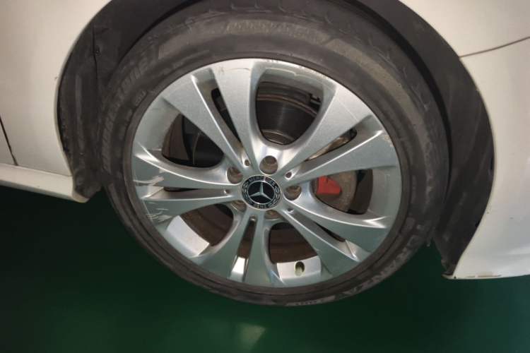 Used Mercedes-Benz B-Class 2018 B 200 Sport Edition Right Front Wheel Hub
