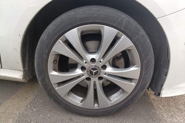 Used Mercedes-Benz B-Class 2018 B 200 Sport Edition Right Front Wheel Hub